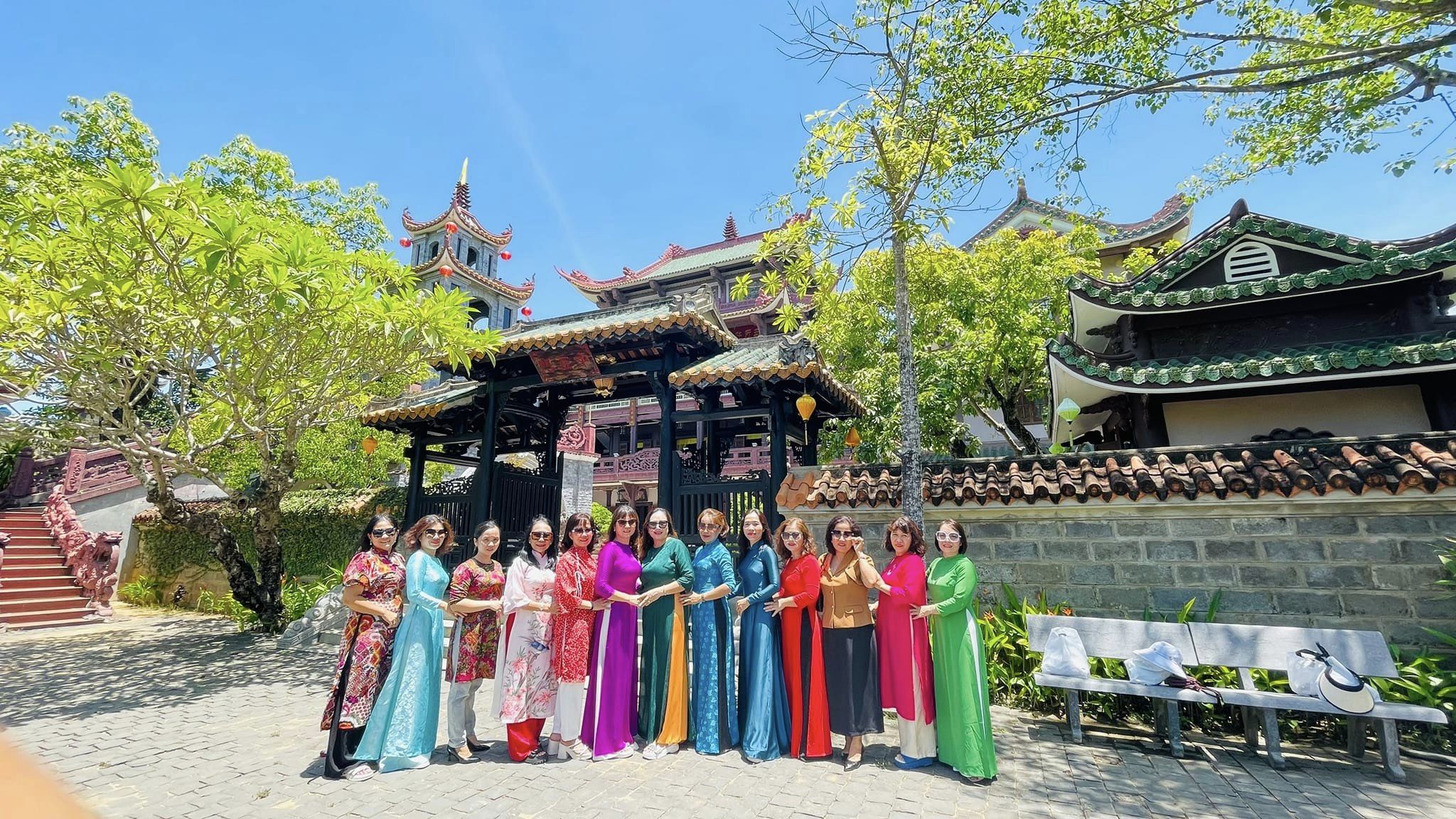 Tham quan Chùa Thiên Hưng