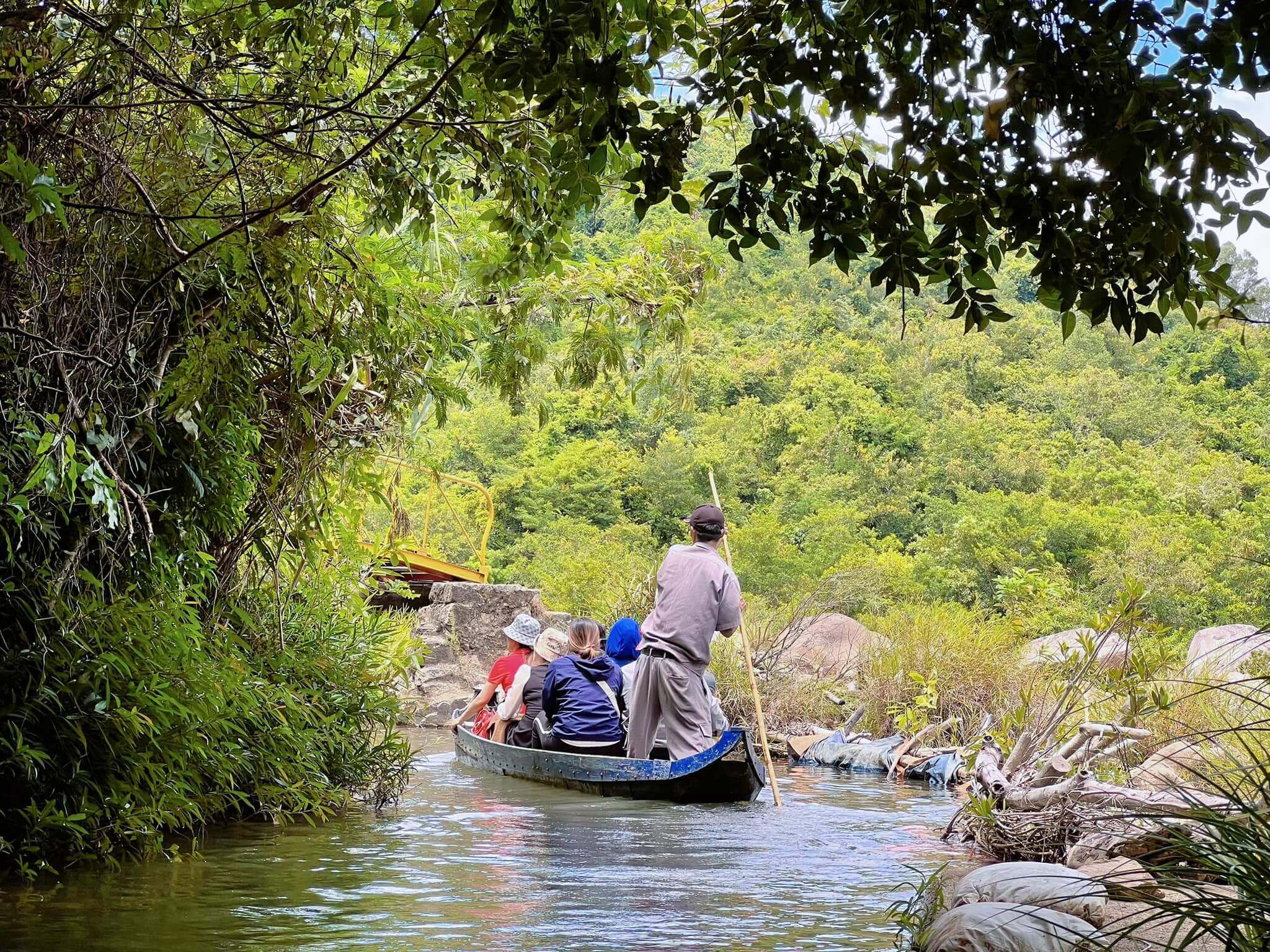 Khám phá vẻ đẹp thơ mộng tại khu du lịch sinh thái Hầm Hô