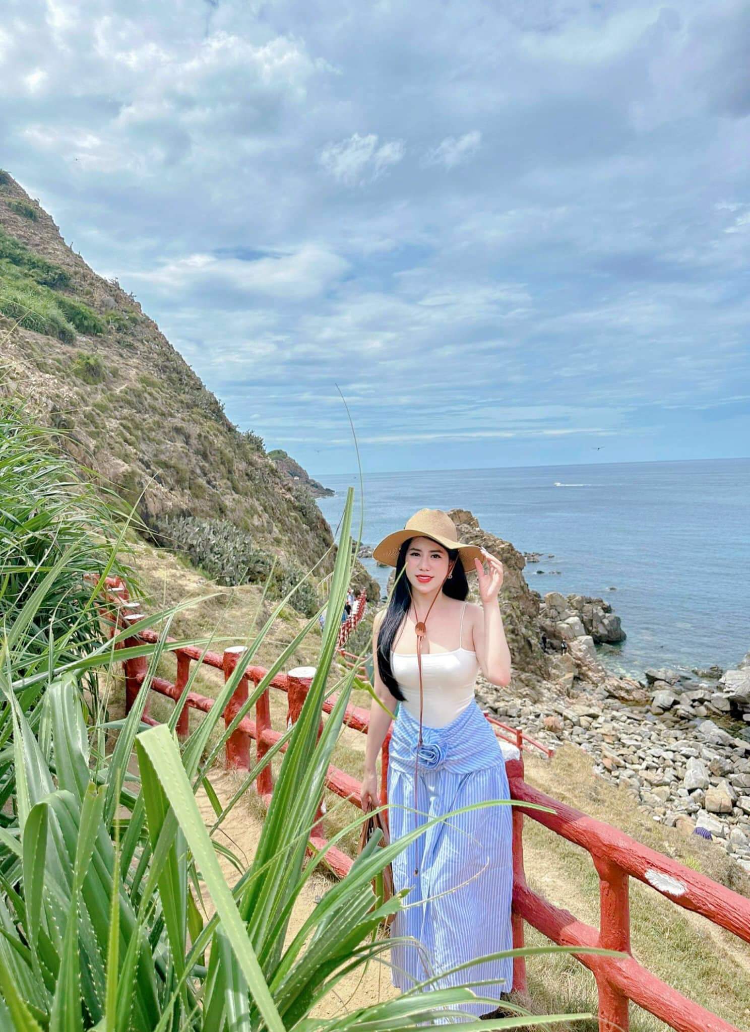 Một góc khung cảnh thơ mộng tại Eo Gió