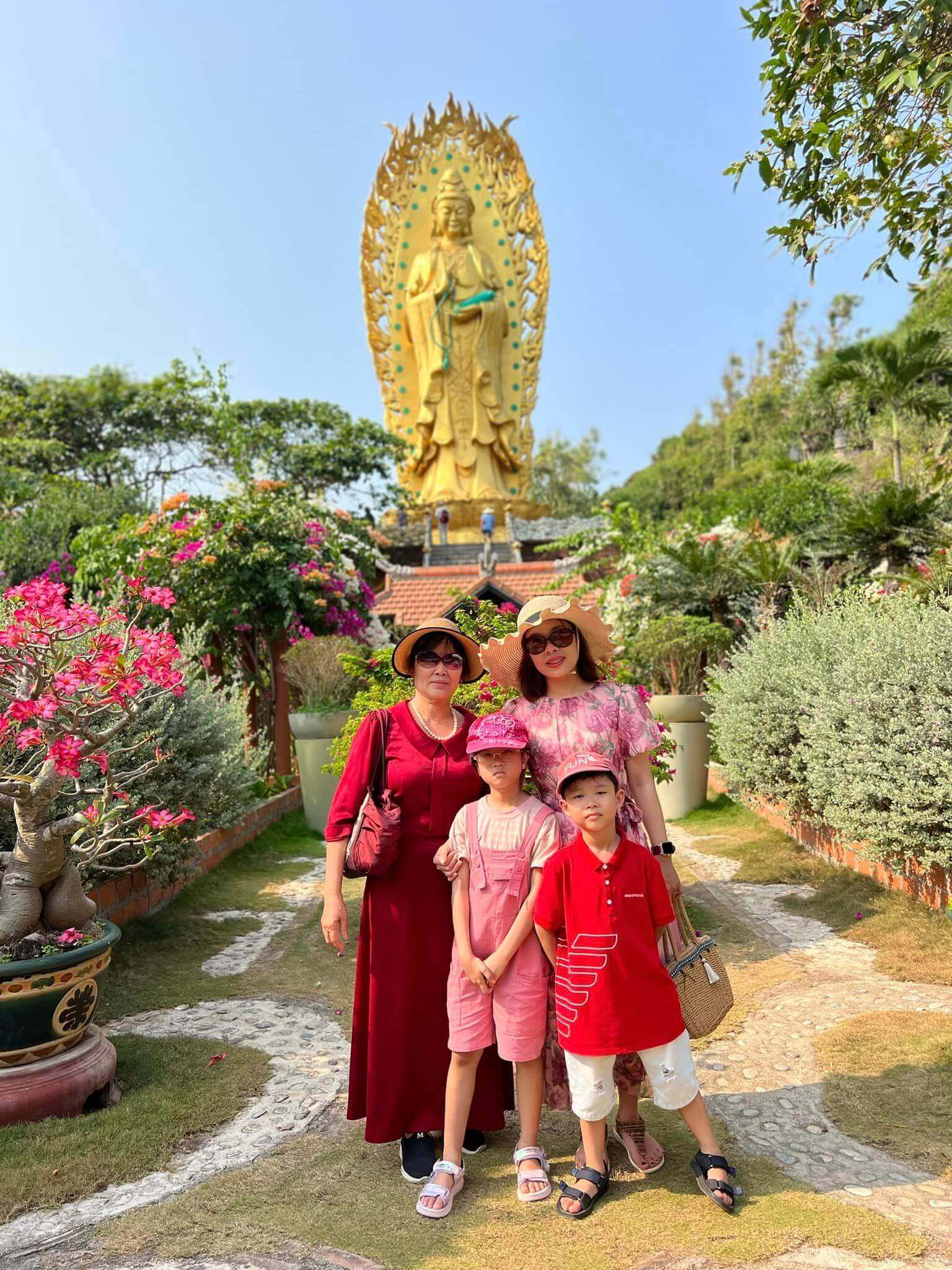 Viếng thăm ngôi chùa bên sườn Eo Gió