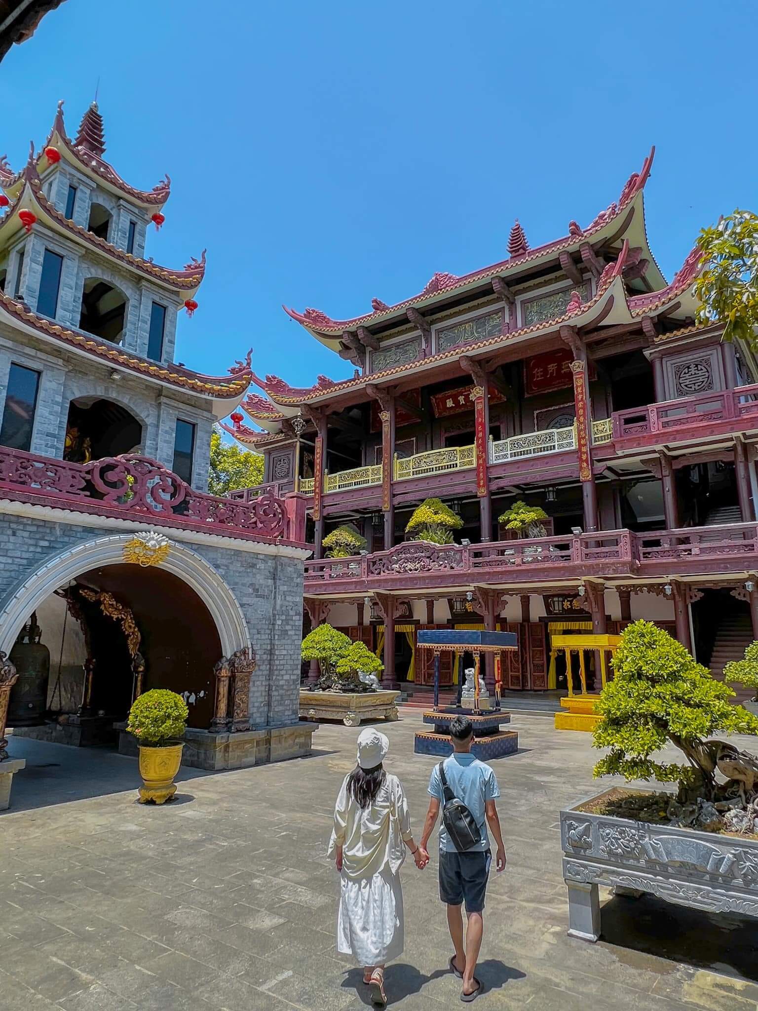 Check in tại chùa Thiên Hưng