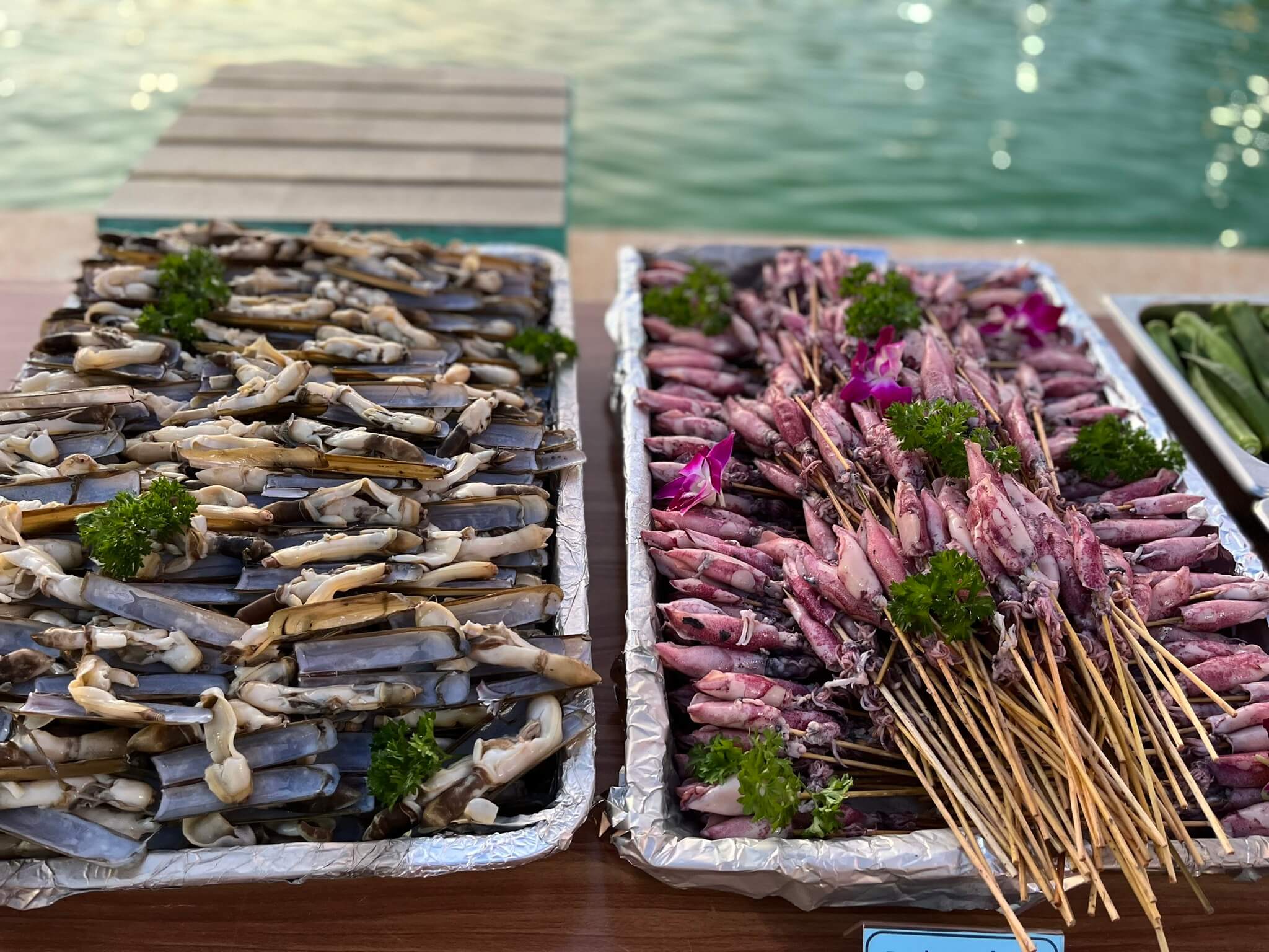 Thưởng thức cơm ngon tại nhà hàng Làng Chài Phù Đổng