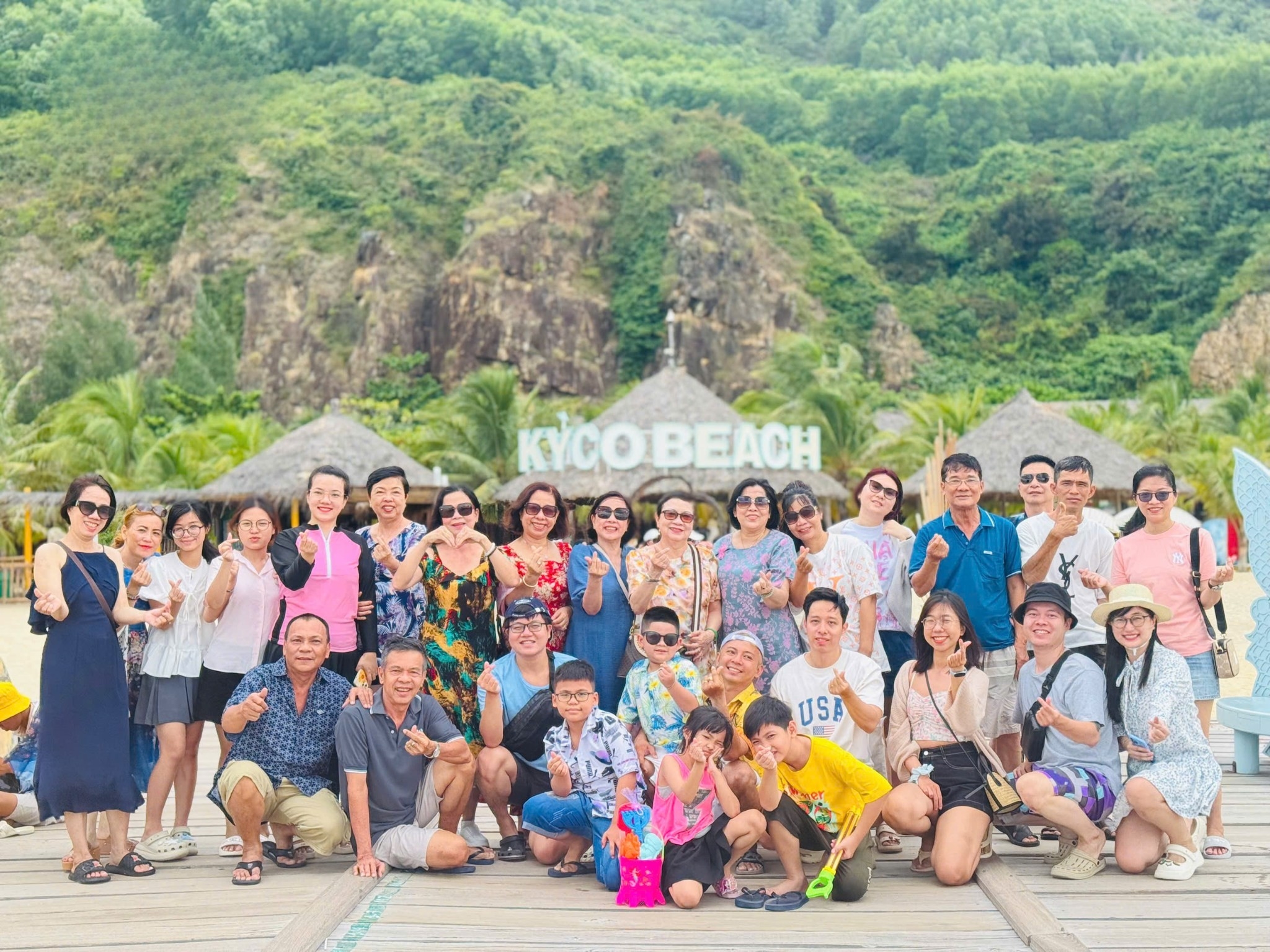 Khám phá bãi biển Kỳ Co theo tour